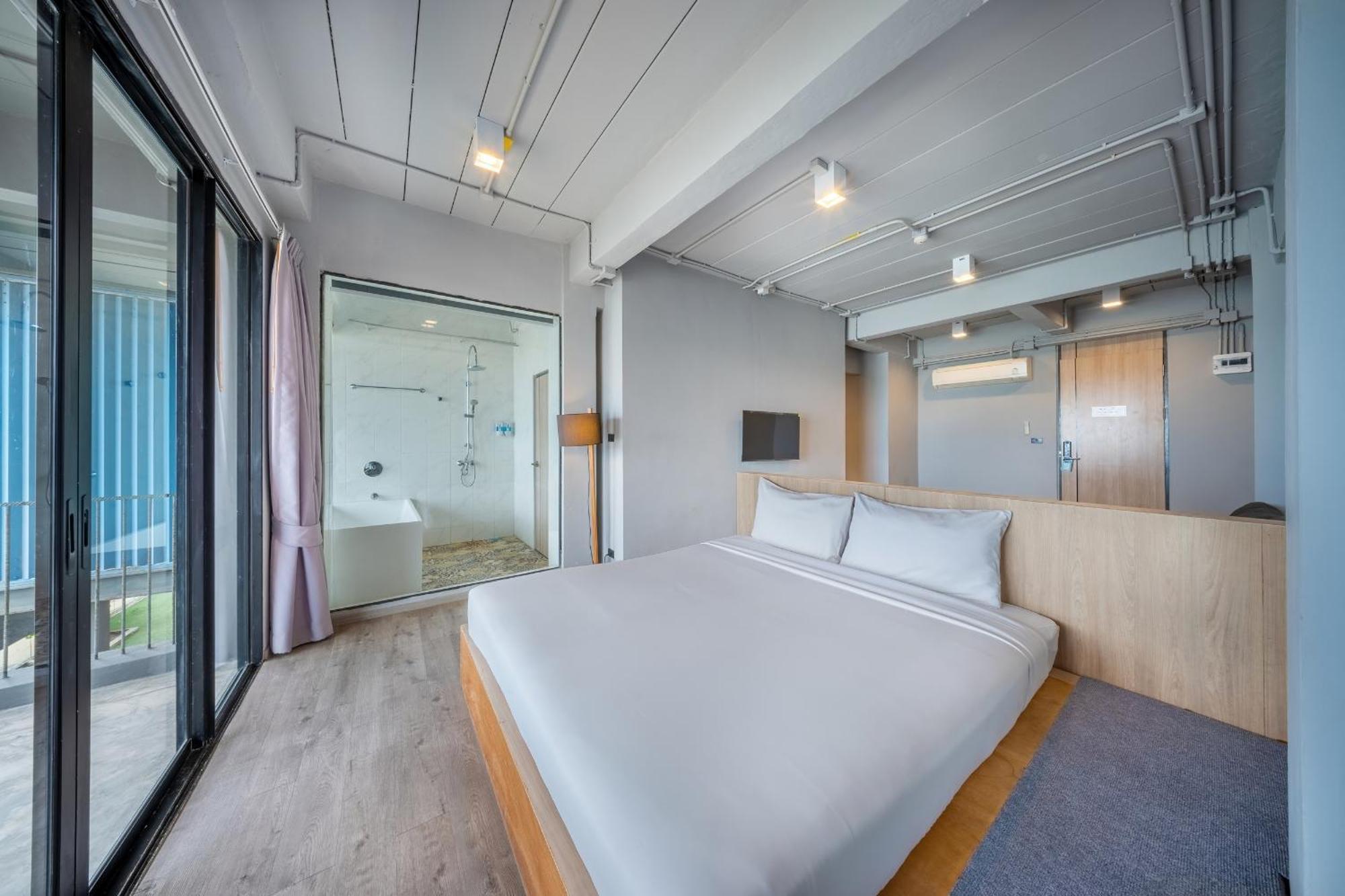Shin Arch39 Phuket Beach Front - Sha Plus Chalong Exterior photo