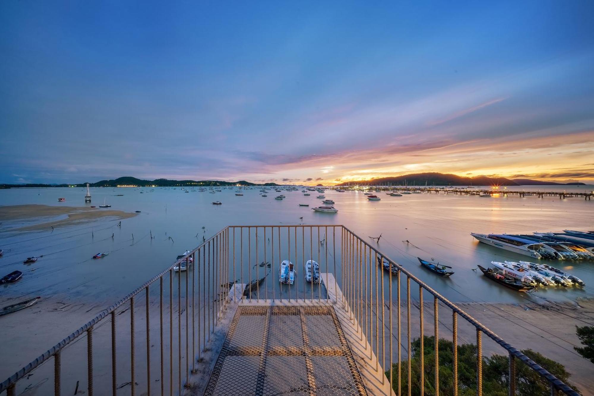 Shin Arch39 Phuket Beach Front - Sha Plus Chalong Exterior photo